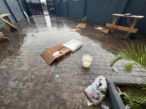 4bdrm Duplex in Ashaley Botwe for sale · Photo 3