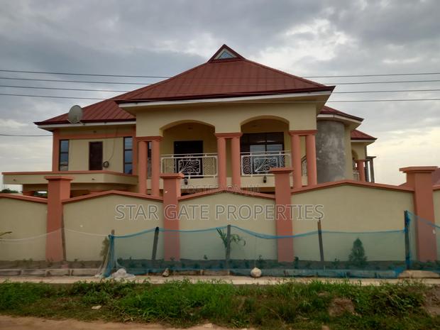 7bdrm House in Anwomaso, Kumasi Metropolitan for sale · Photo 2