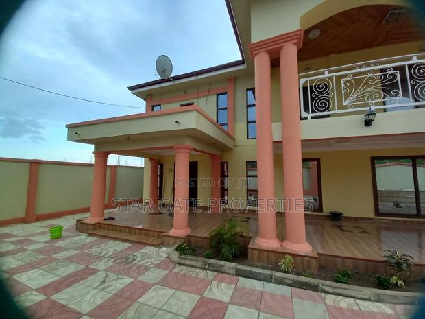 7bdrm House in Anwomaso, Kumasi Metropolitan for sale · Photo 3