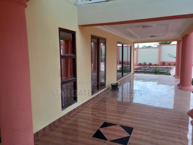 7bdrm House in Anwomaso, Kumasi Metropolitan for sale · Photo 4