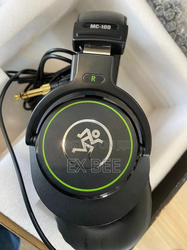 Mackie Mc-100 Studio Monitoring Headphones · Photo 3