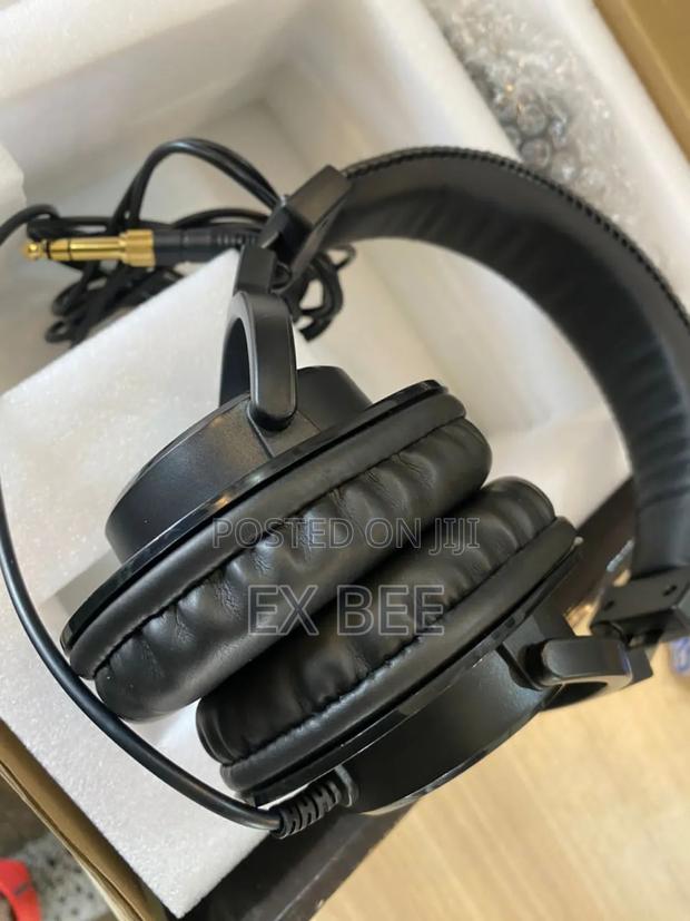 Mackie Mc-100 Studio Monitoring Headphones · Photo 2