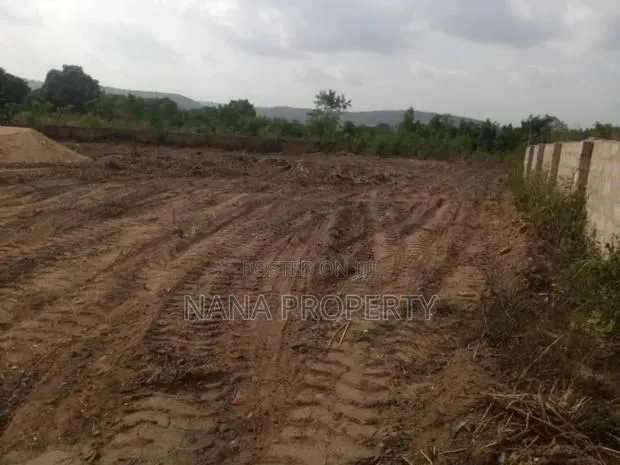 30 Acres of Land for Sale Inside the Gated Community,Oyibi · Photo 1