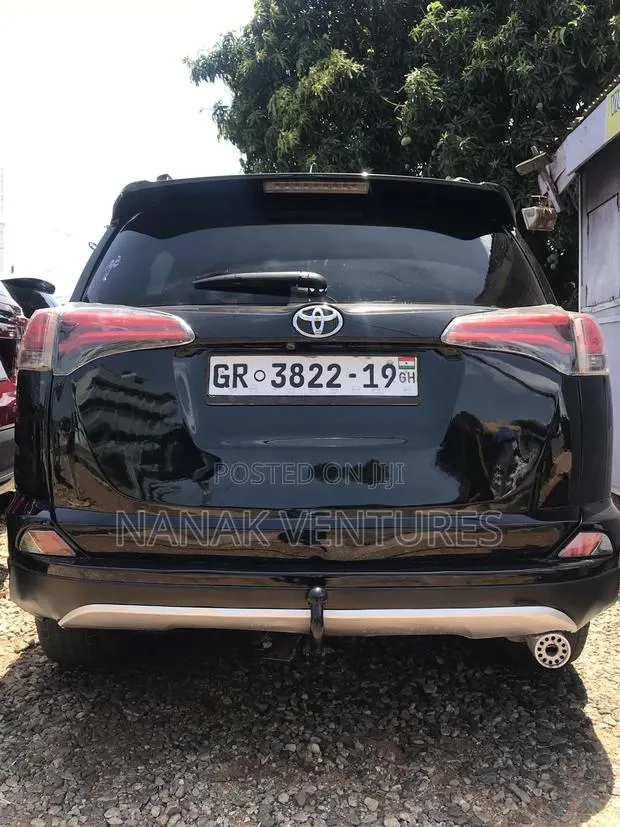 Toyota RAV4 XLE AWD (2.5L 4cyl 6A) 2017 Black · Photo 1