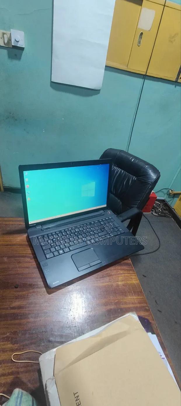 Laptop Toshiba Satellite C70D 4GB AMD HDD 500GB · Photo 2