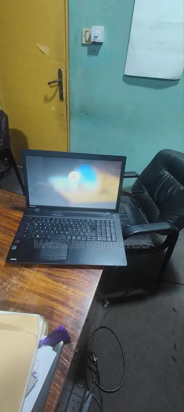 Laptop Toshiba Satellite C70D 4GB AMD HDD 500GB · Photo 3