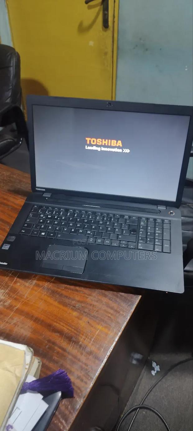 Laptop Toshiba Satellite C70D 4GB AMD HDD 500GB · Photo 4