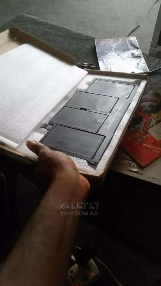 Macbook Air 2014 13' Batteries In Stock · Photo 1