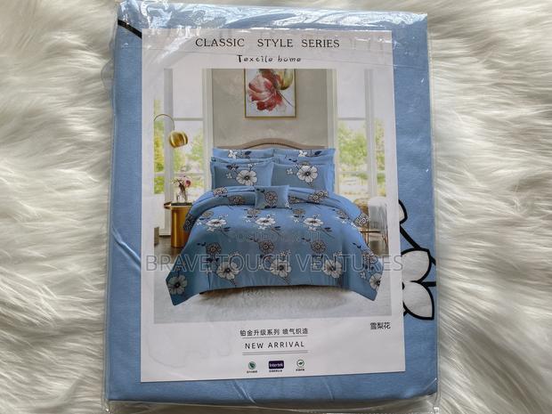 Double Size Bedsheet With 2 Pillow Case - Light Blue/White · Photo 1