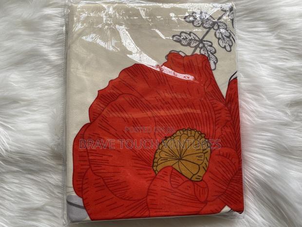 Double Size Bedsheet With 2 Pillow Cases- Cream/Red Colour · Photo 2