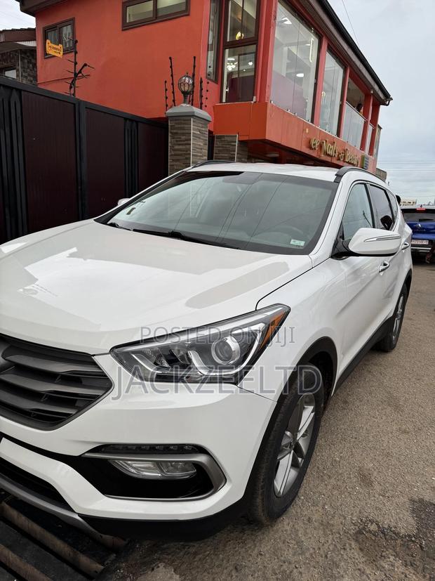 Hyundai Santa Fe SE AWD 2018 White · Photo 4