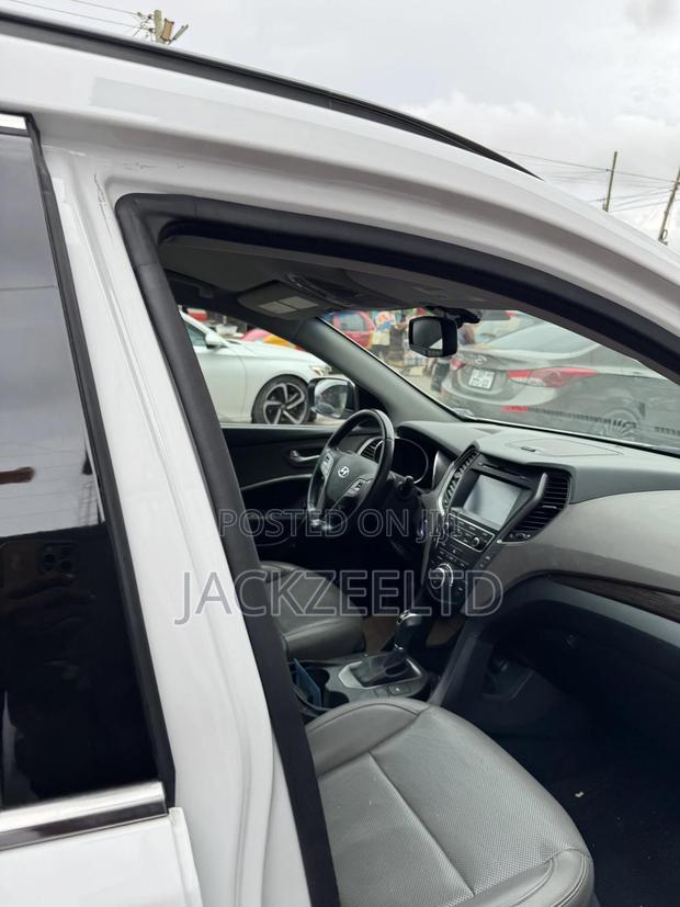 Hyundai Santa Fe SE AWD 2018 White · Photo 6