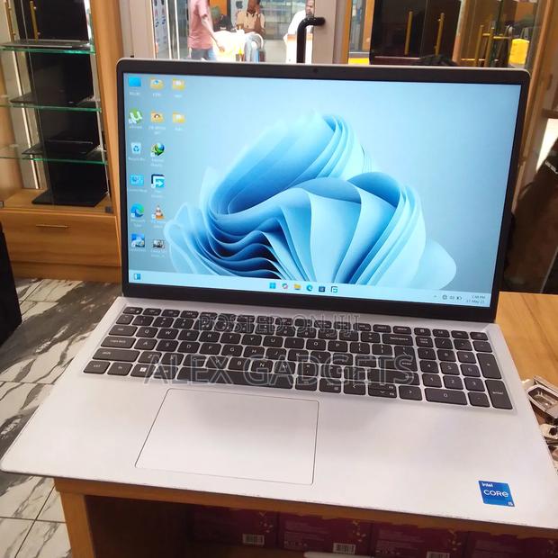 Laptop Dell Inspiron 15 3531 16GB Intel Core I5 SSD 512GB · Photo 1