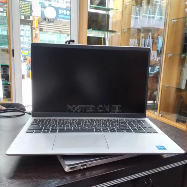 Laptop Dell Inspiron 15 3531 16GB Intel Core I5 SSD 512GB · Photo 3