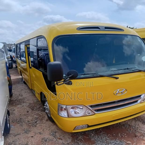 Hyundai County 2011 White · Photo 1
