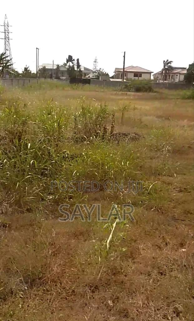 T. D. C Documents 3 Plots in Comm10, Sos Down Lane Tema. · Photo 7