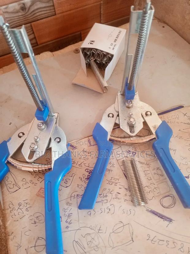 Wire Mesh Stapler Clips · Photo 1