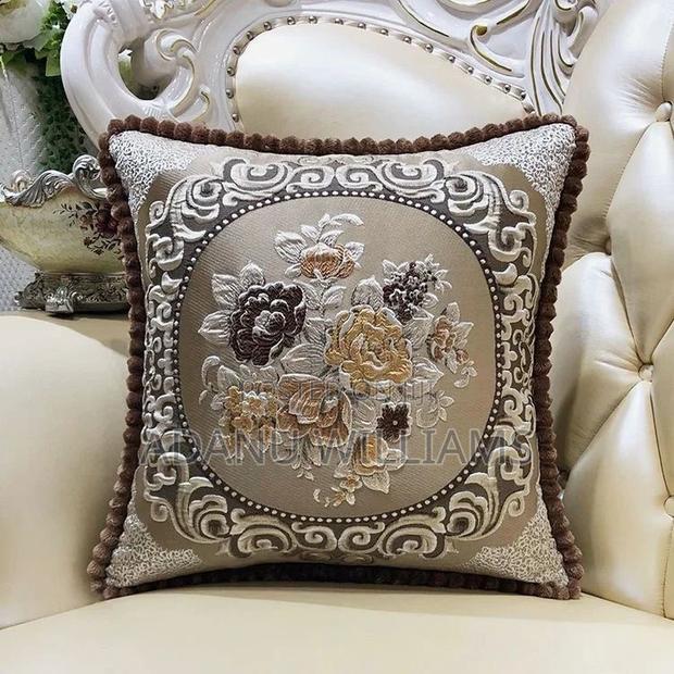 Luxurious European-Style Decorative Couch Pillow (Set of 2) · Photo 1