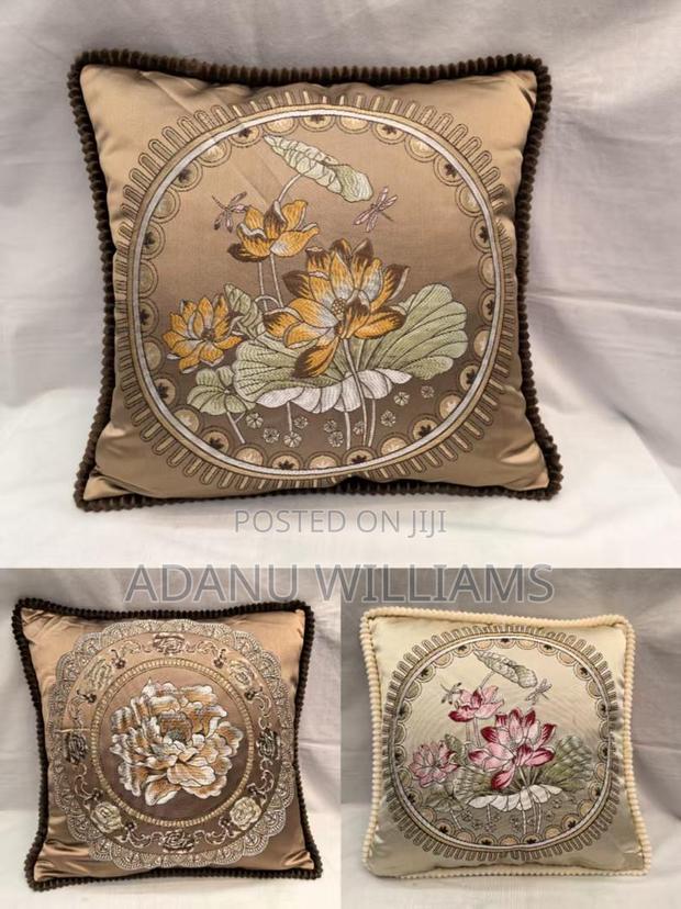 Luxurious European-Style Decorative Couch Pillow (Set of 2) · Photo 1