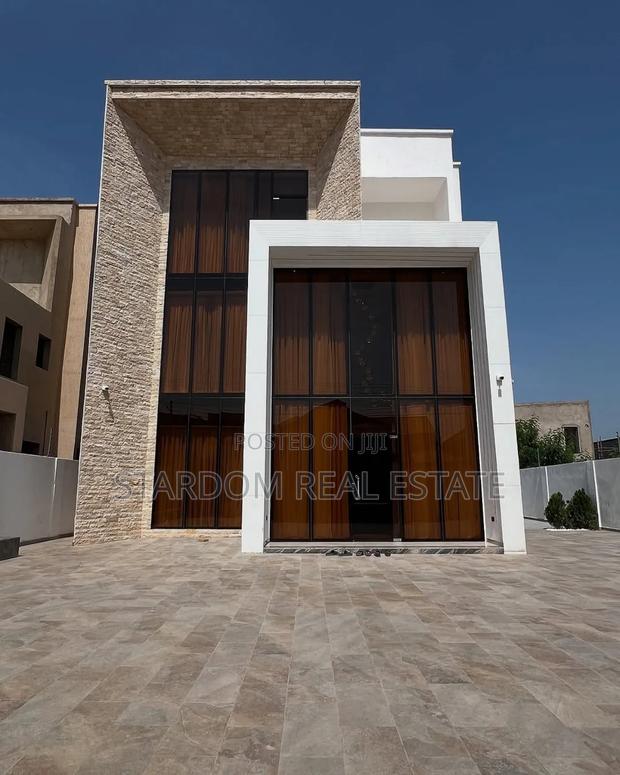 5bdrm Duplex in Ashaley Botwe for sale · Photo 1