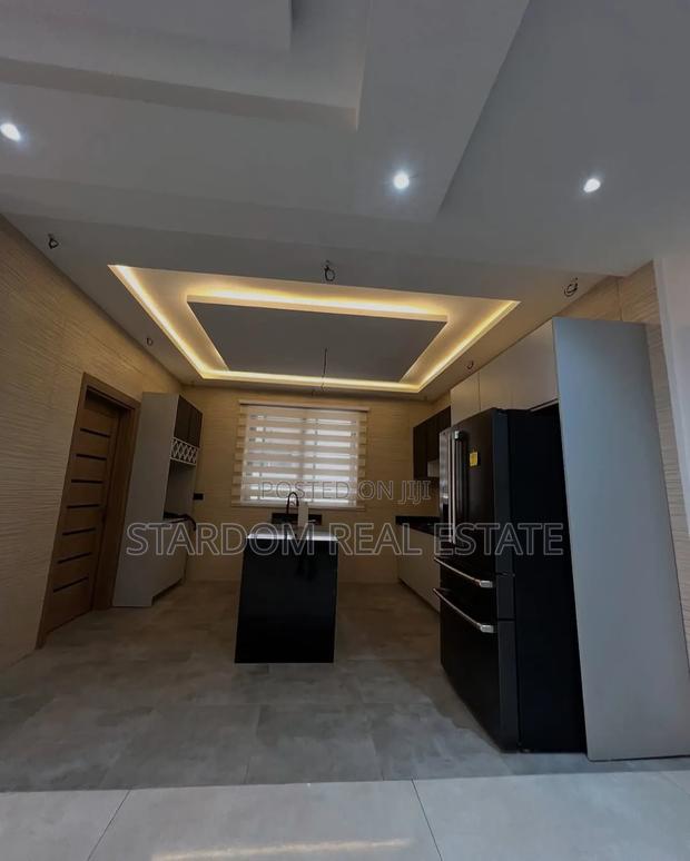 5bdrm Duplex in Ashaley Botwe for sale · Photo 2