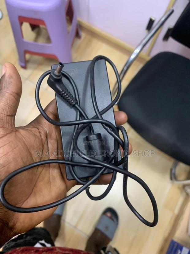 Panasonic Ag Ux 180 Charger · Photo 1