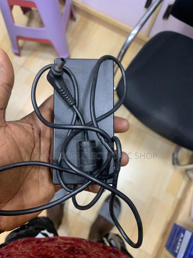 Panasonic Ag Ux 180 Charger · Photo 2