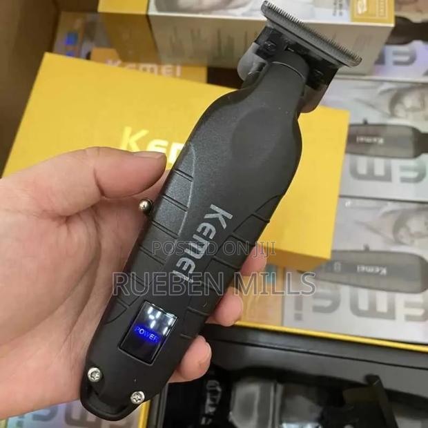 Razor Sharp Firm Grip Design Detailer Barbering Machine · Photo 4