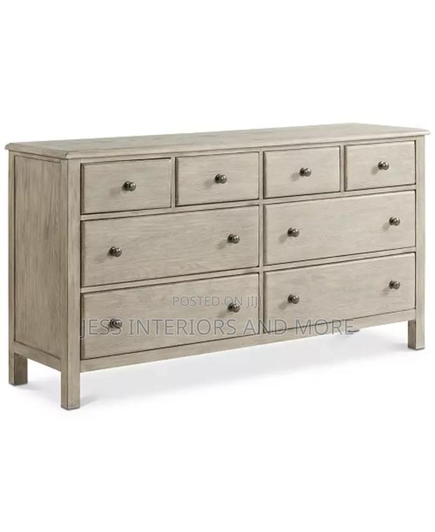 8 Drawer Dresser · Photo 1