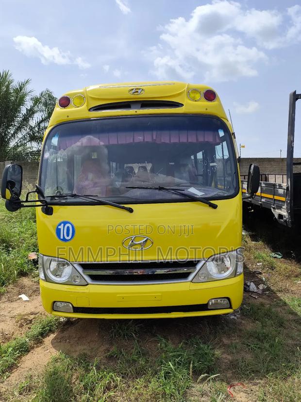 Hyundai County 2015 Yellow · Photo 1