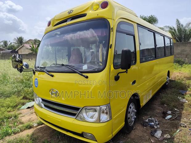 Hyundai County 2015 Yellow · Photo 2
