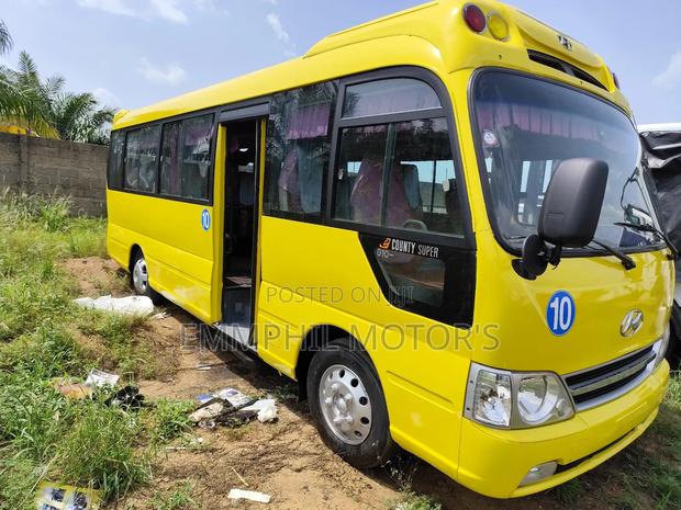 Hyundai County 2015 Yellow · Photo 3