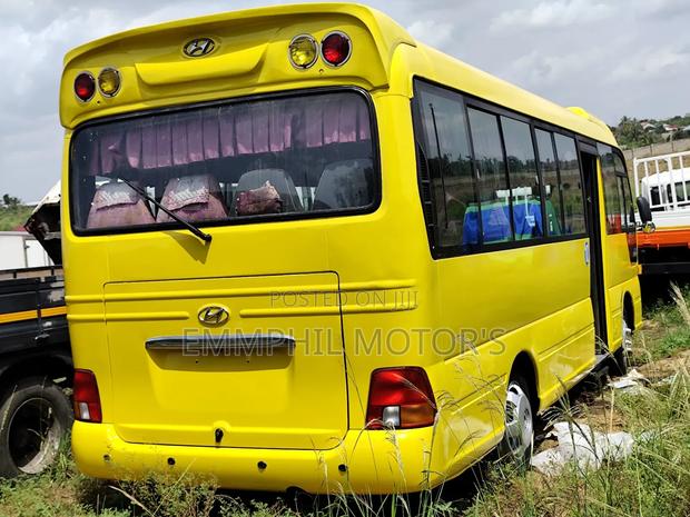 Hyundai County 2015 Yellow · Photo 6
