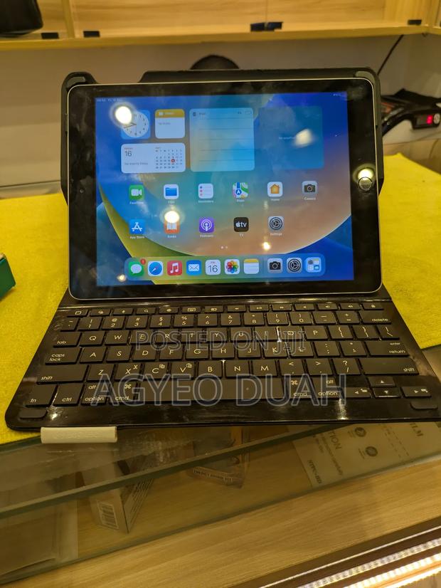 Apple iPad 9.7 64 GB Silver · Photo 2