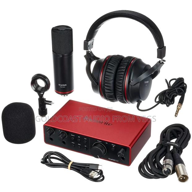 Focusrite 2i2 4th Gen Bundle · Photo 1
