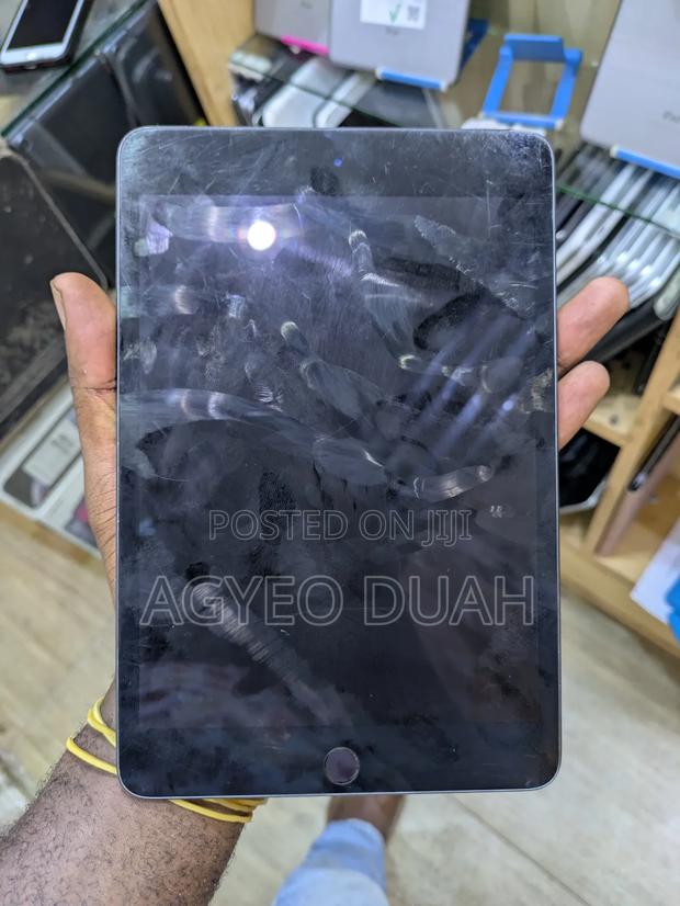 Apple iPad mini 5 64 GB Gray · Photo 3