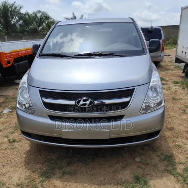 Hyundai Starex 2014 Silver · Photo 1