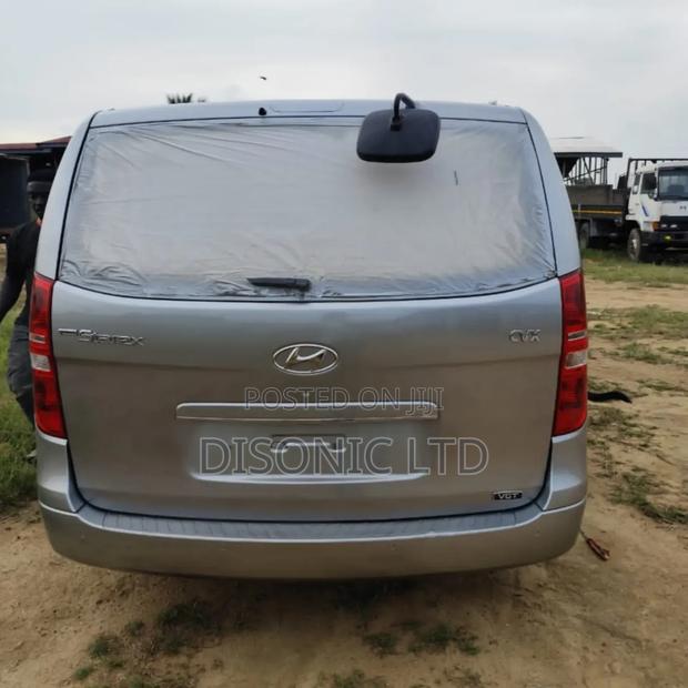 Hyundai Starex 2014 Silver · Photo 3
