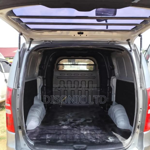 Hyundai Starex 2014 Silver · Photo 5