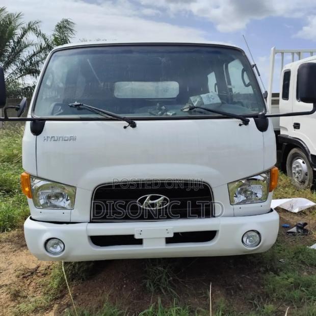 Hyundai Mighty Double Cabin 2015 White · Photo 1