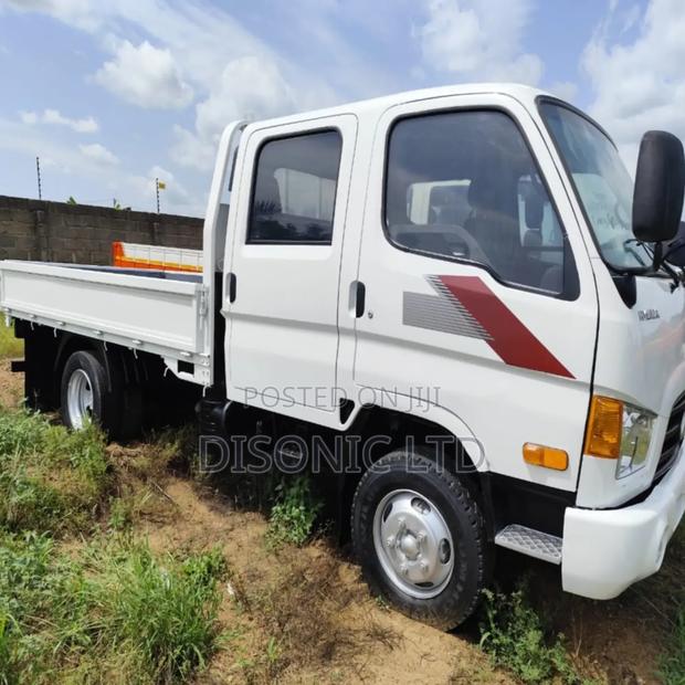 Hyundai Mighty Double Cabin 2015 White · Photo 2