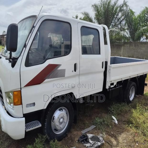 Hyundai Mighty Double Cabin 2015 White · Photo 3