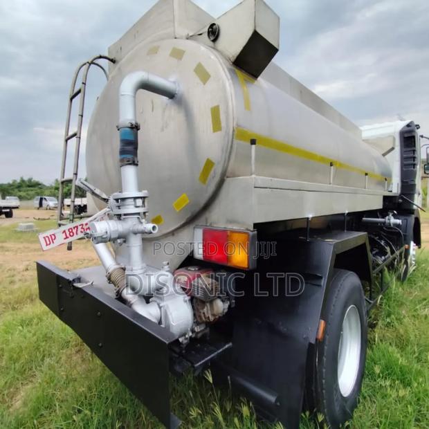 Hyundai Heavy Duty Water Tank 2015 White · Photo 2