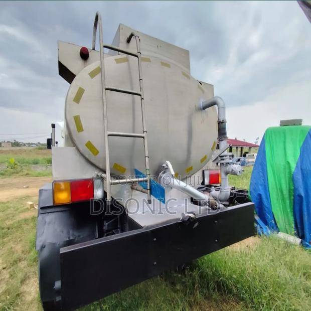 Hyundai Heavy Duty Water Tank 2015 White · Photo 3
