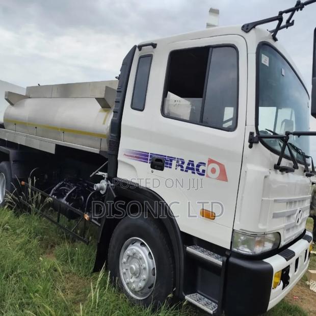 Hyundai Heavy Duty Water Tank 2015 White · Photo 5
