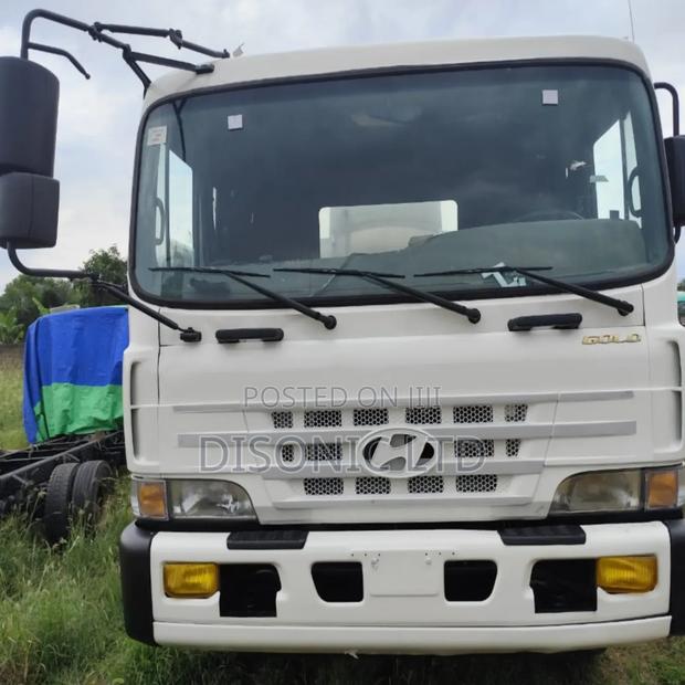 Hyundai Heavy Duty Water Tank 2015 White · Photo 1