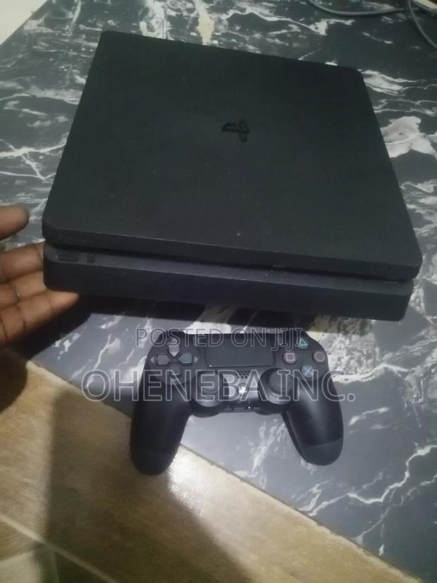 Ps4 Slim Jailbreak 1tb FC27+More Games +2 Controllers · Photo 1