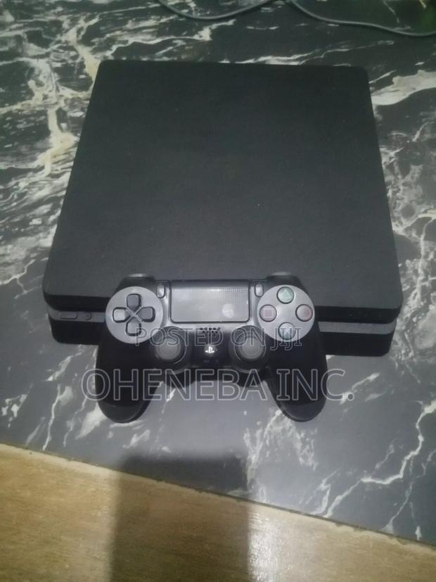 Ps4 Slim Jailbreak 1tb FC27+More Games +2 Controllers · Photo 2