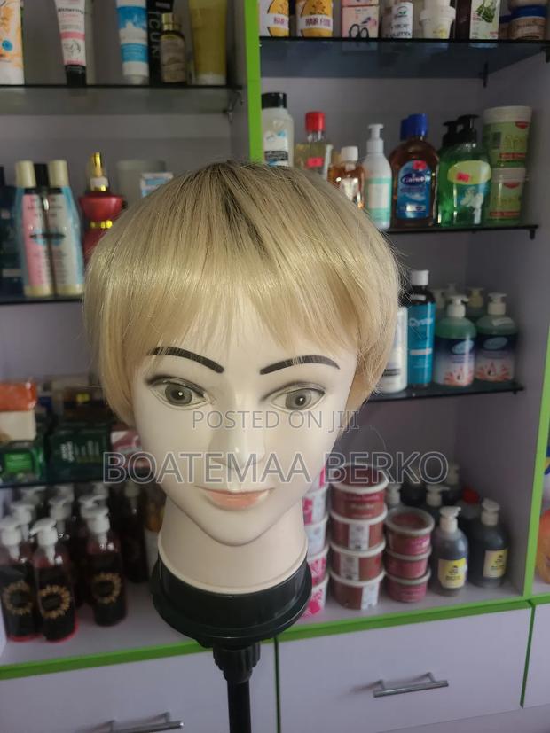 Blonde Pixie Hair · Photo 1