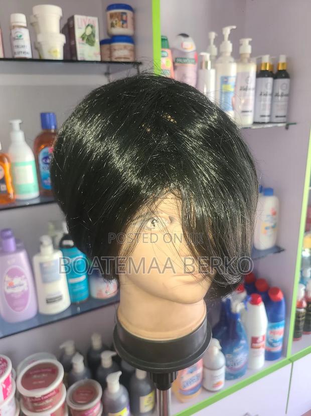 Black Pixie Wig · Photo 2